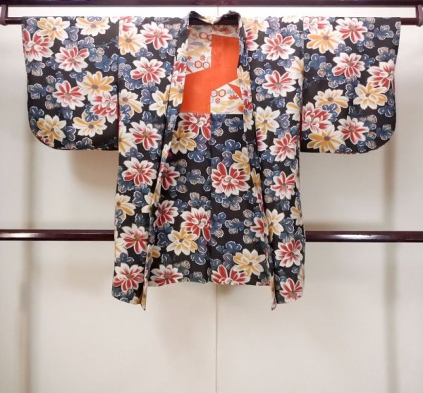 Photo1: N0509G Antique Japanese women   Black HAORI short jacket / Cotton. Chrysanthemum,   (Grade D) (1)