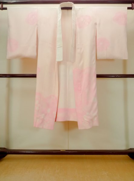 Photo1: N0611U Vintage Japanese women  Pale Pink JUBAN undergarment / Silk. Chrysanthemum,   (Grade C) (1)