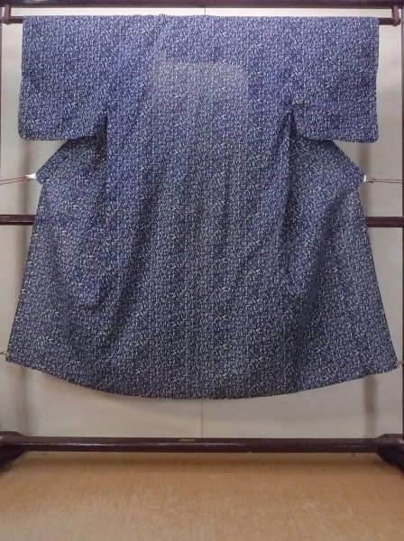 Photo1: N0731N Vintage Japanese  Dark Indigo Blue YUKATA summer(made in Japan) / Cotton. Abstract pattern   (Grade C) (1)