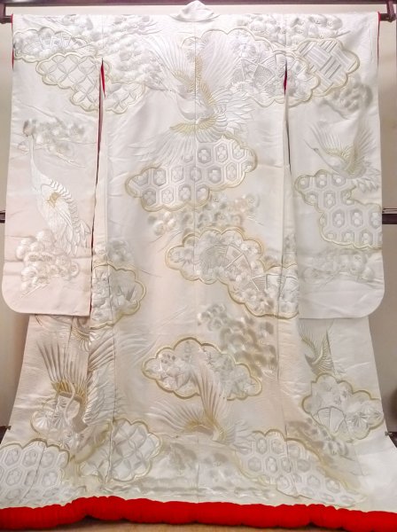 Photo1: N0827B Vintage Japanese women   Off White UCHIKAKE Wedding / Silk. Chrysanthemum,   (Grade C) (1)