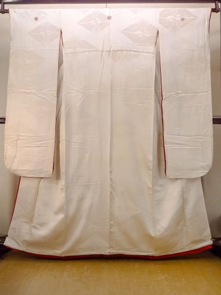 Photo1: N0827K Vintage Japanese women   Ivory KAKESHITA under Uchikake / Silk.    (Grade C) (1)