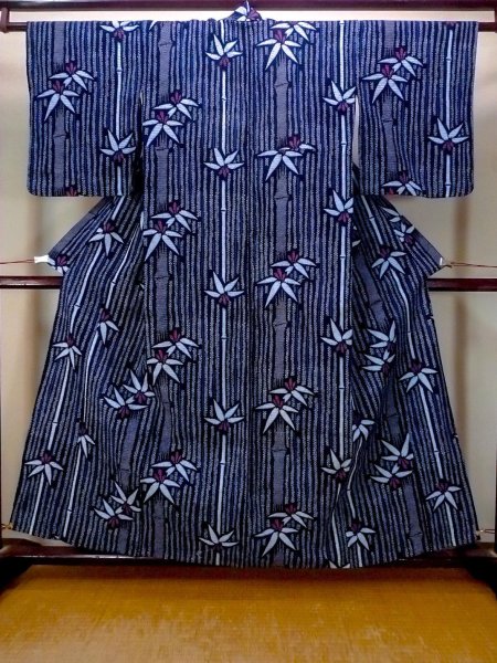 Photo1: N0906E Vintage Japanese women   Indigo Blue YUKATA summer(made in Japan) / Cotton. Flower,   (Grade B) (1)