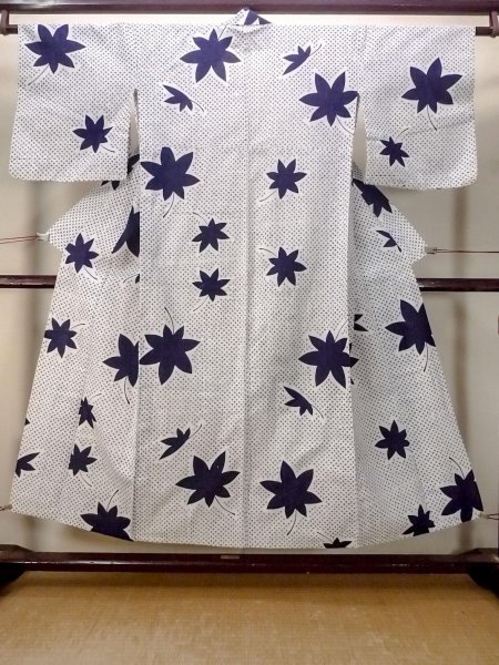 Photo1: N0906L Vintage Japanese women   White YUKATA summer(made in Japan) / Cotton. MOMIJI maple leaf,   (Grade C) (1)