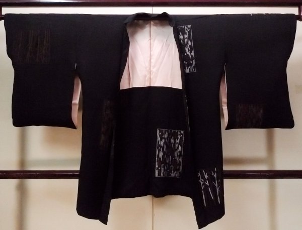 Photo1: N0920V Vintage Japanese women   Black HAORI short jacket / Silk. Tree,   (Grade B) (1)