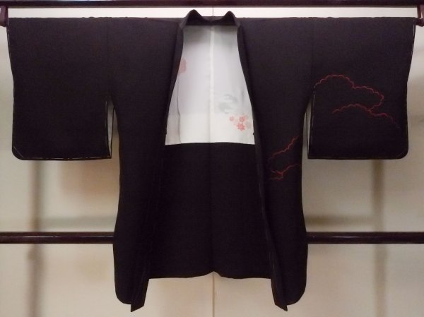 Photo1: Mint N0930Q Vintage Japanese kimono   Black HAORI short jacket for women / Silk. Chrysanthemum,   (Grade A) (1)