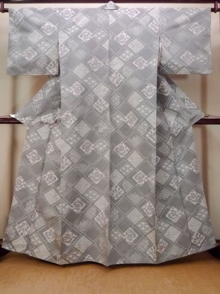 Photo1: N1008A Vintage Japanese kimono   Gray TSUMUGI pongee for women / Silk. Octagons and squares,   (Grade B) (1)