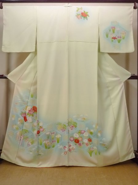 Photo1: N1126O Used Japanese kimono  Pale Yellowish Green HOUMONGI formal for women / Silk. Peony,   (Grade B) (1)