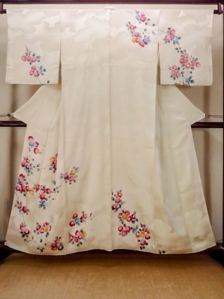 Photo1: N1126U Vintage Japanese kimono  Shiny Off White HOUMONGI formal for women / Silk. Rose   (Grade B) (1)